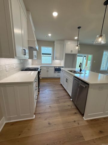 3916 Spencer Crossing Drive, Benton, AR 72019