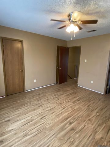 1941 Southpointe Dr, Baton Rouge, LA 70808