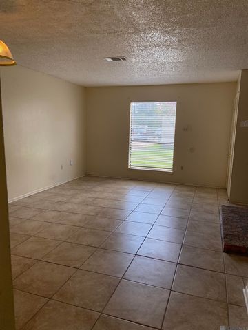 1941 Southpointe Dr, Baton Rouge, LA 70808