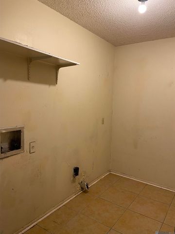 1941 Southpointe Dr, Baton Rouge, LA 70808