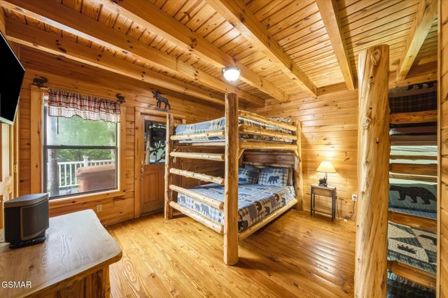 2411 Misty Shadows Drive, Pigeon Forge, TN 37862
