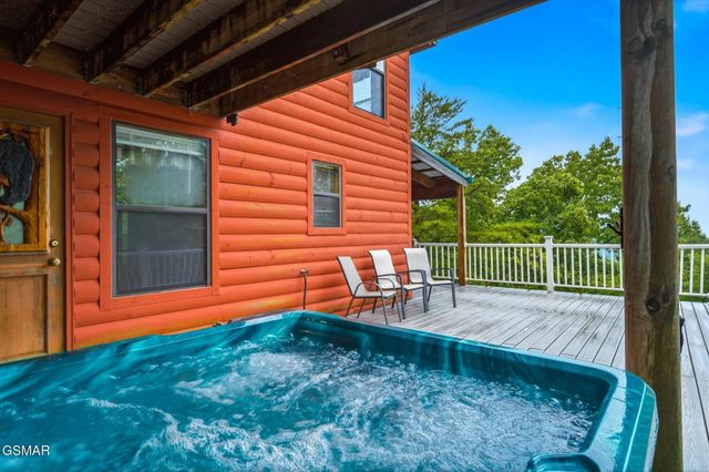 2411 Misty Shadows Drive, Pigeon Forge, TN 37862