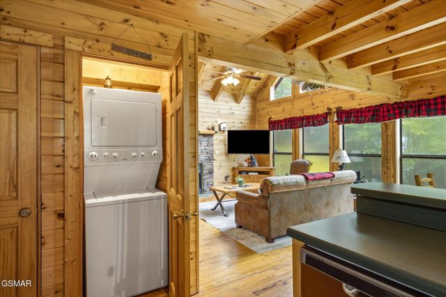2411 Misty Shadows Drive, Pigeon Forge, TN 37862