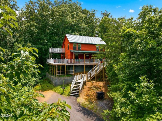 2411 Misty Shadows Drive, Pigeon Forge, TN 37862