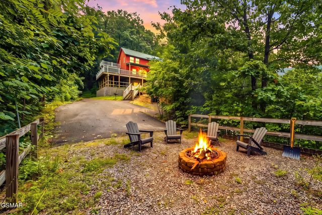 2411 Misty Shadows Drive, Pigeon Forge, TN 37862