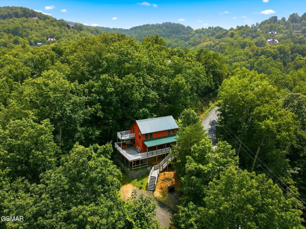 2411 Misty Shadows Drive, Pigeon Forge, TN 37862