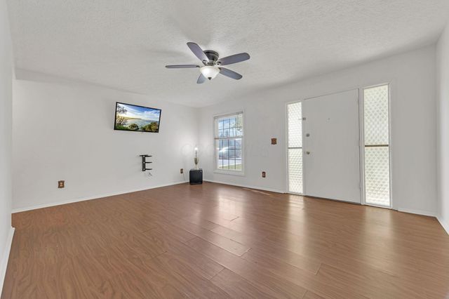 631 Simbury Street, Columbus, OH 43228