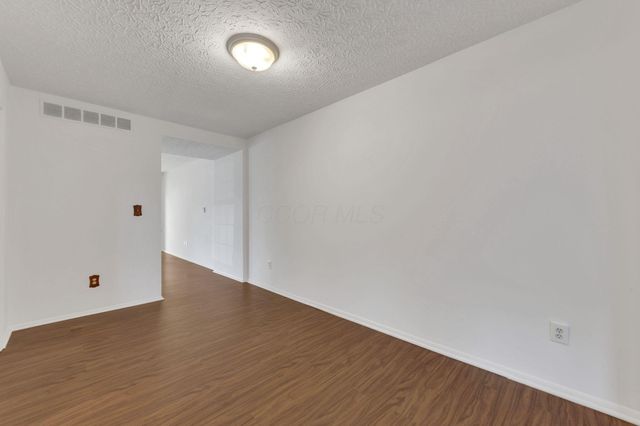 631 Simbury Street, Columbus, OH 43228