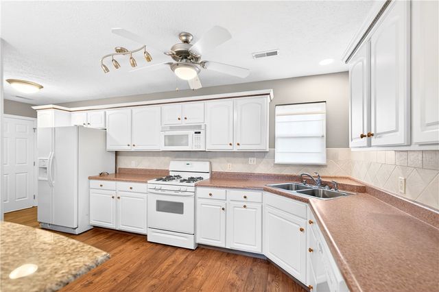 6034 Triple Crown Cir, Hempfield Twp, PA 15601