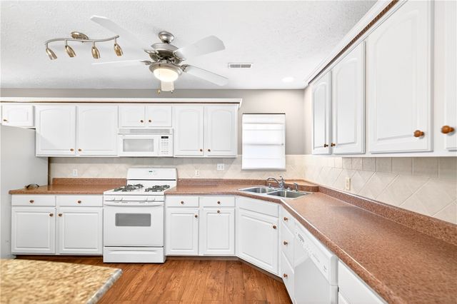 6034 Triple Crown Cir, Hempfield Twp, PA 15601