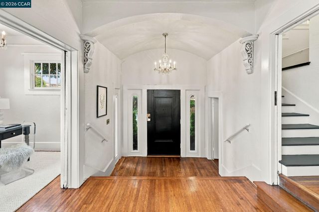 430 Adams St, Oakland, CA 94610