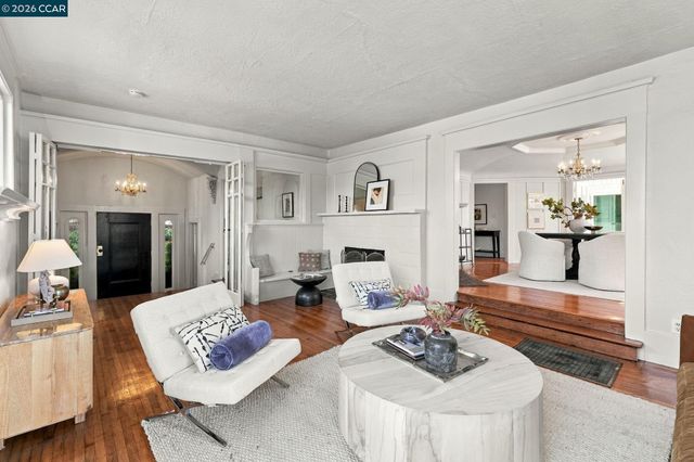 430 Adams St, Oakland, CA 94610