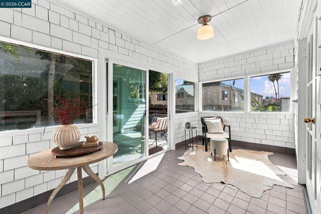 430 Adams St, Oakland, CA 94610