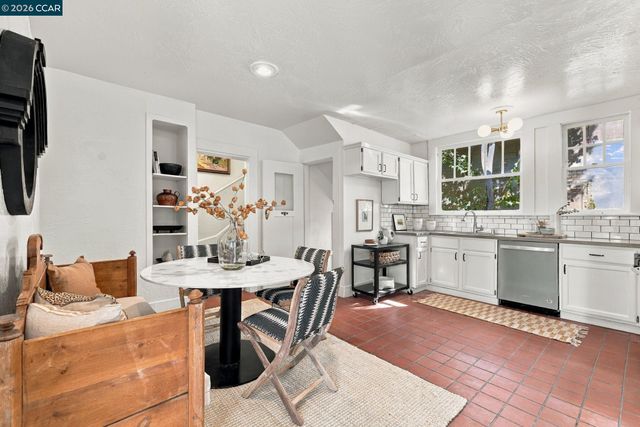 430 Adams St, Oakland, CA 94610