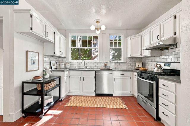 430 Adams St, Oakland, CA 94610