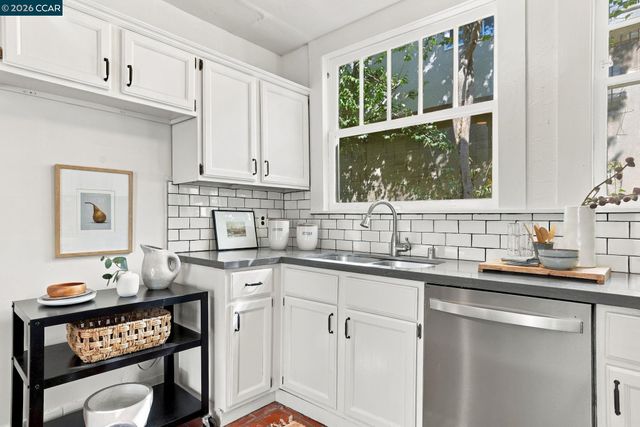 430 Adams St, Oakland, CA 94610