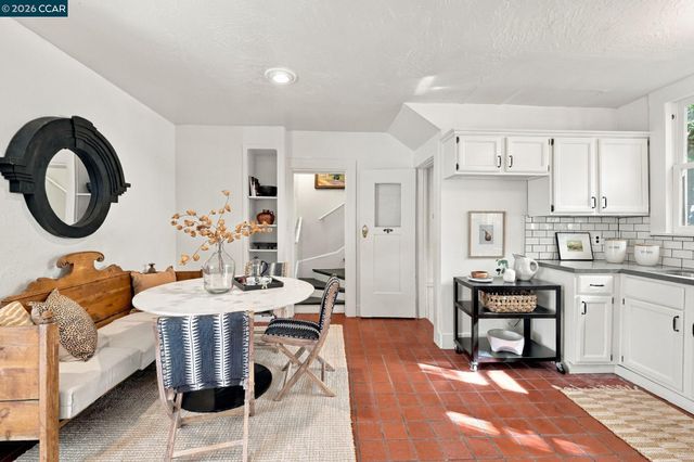 430 Adams St, Oakland, CA 94610