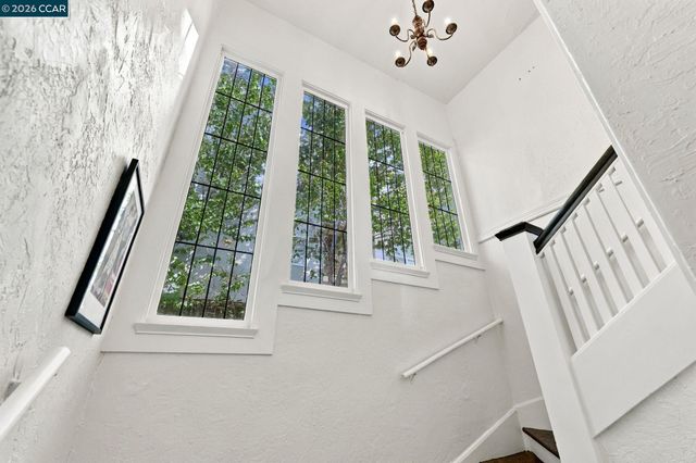 430 Adams St, Oakland, CA 94610