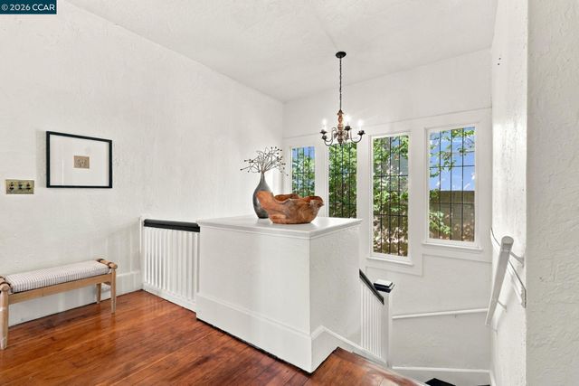 430 Adams St, Oakland, CA 94610