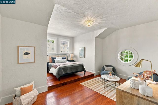430 Adams St, Oakland, CA 94610