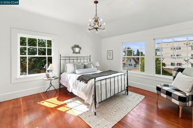 430 Adams St, Oakland, CA 94610