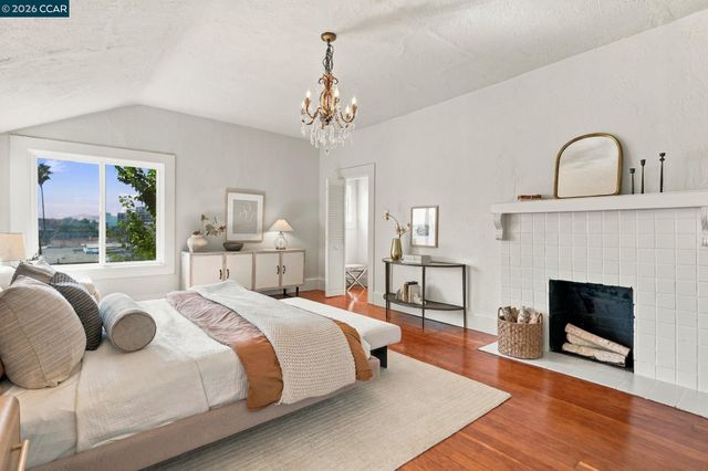 430 Adams St, Oakland, CA 94610
