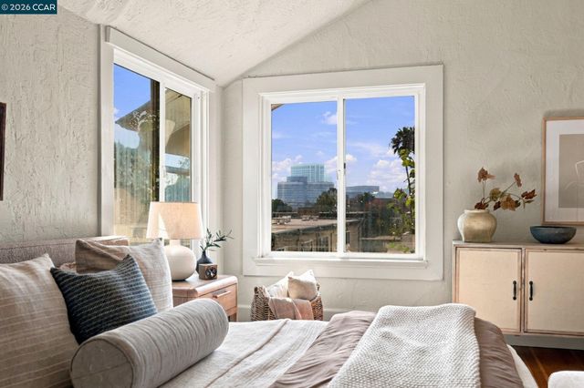 430 Adams St, Oakland, CA 94610