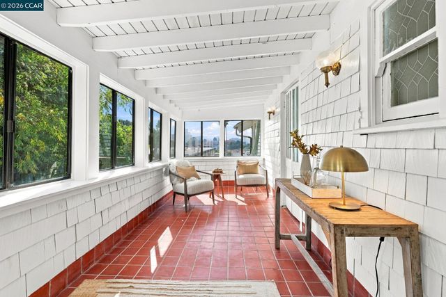 430 Adams St, Oakland, CA 94610