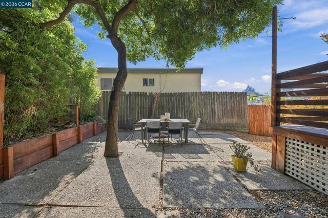 430 Adams St, Oakland, CA 94610