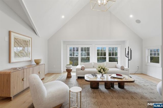 68 Grandview Avenue, Upper Saddle River, NJ 07458