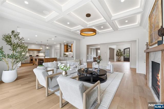 68 Grandview Avenue, Upper Saddle River, NJ 07458