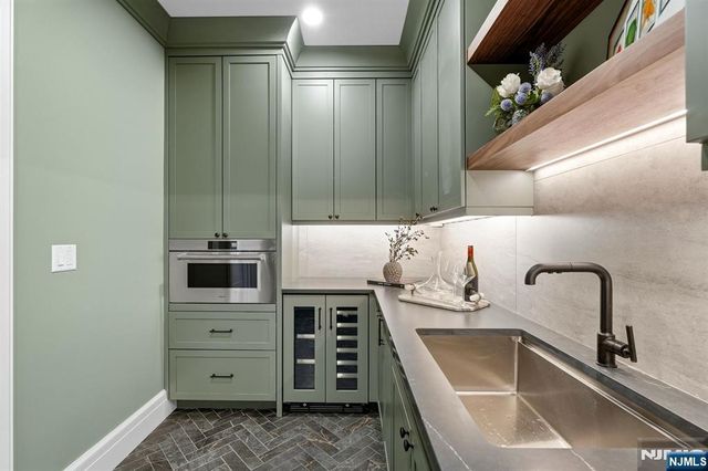 68 Grandview Avenue, Upper Saddle River, NJ 07458