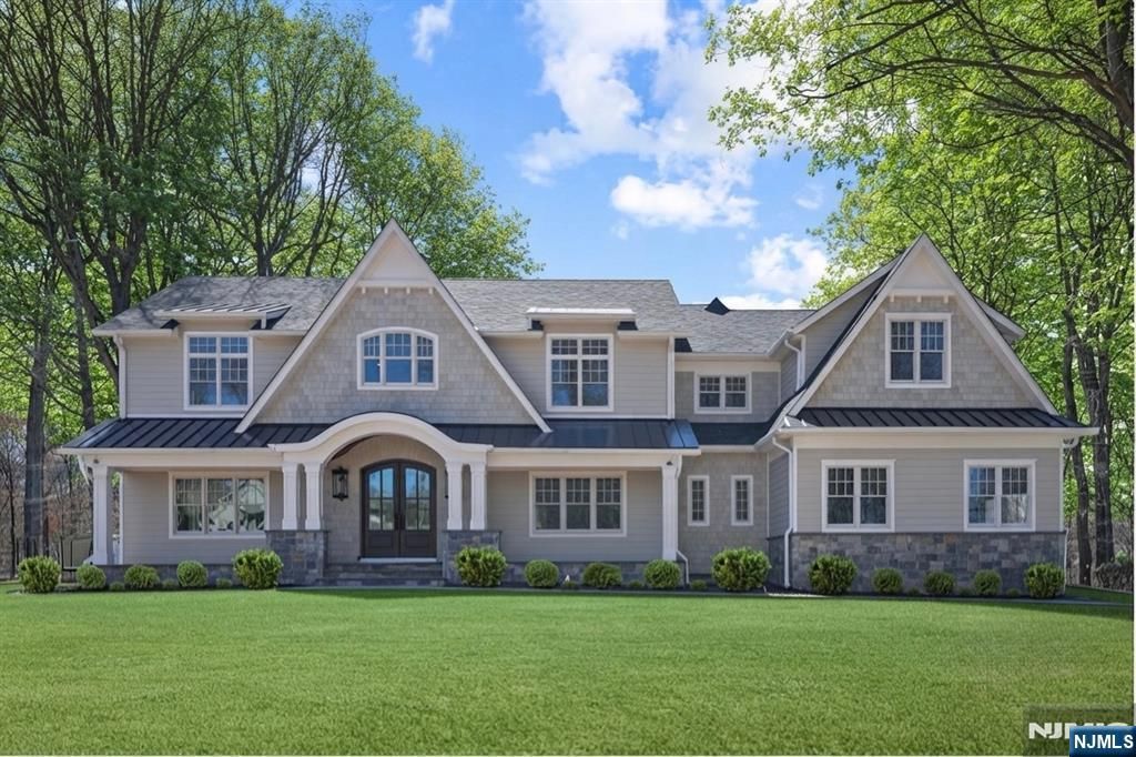 68 Grandview Avenue, Upper Saddle River, NJ 07458