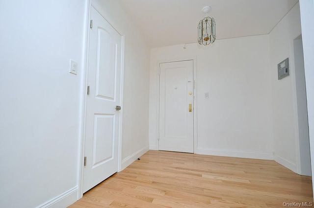 1 Broad Parkway 5R, White Plains, NY 10601