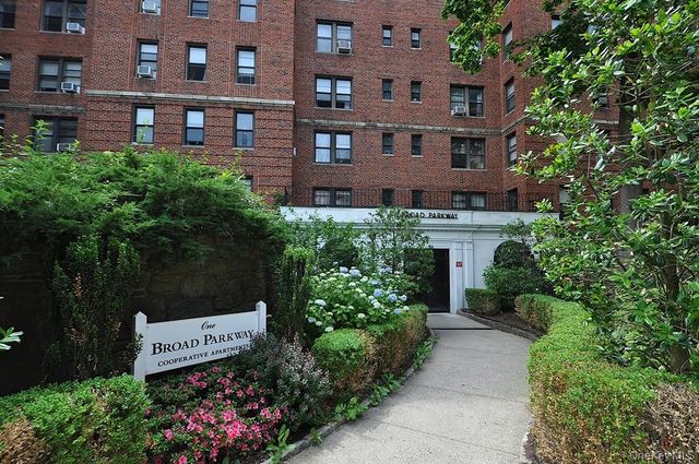 1 Broad Parkway 5R, White Plains, NY 10601