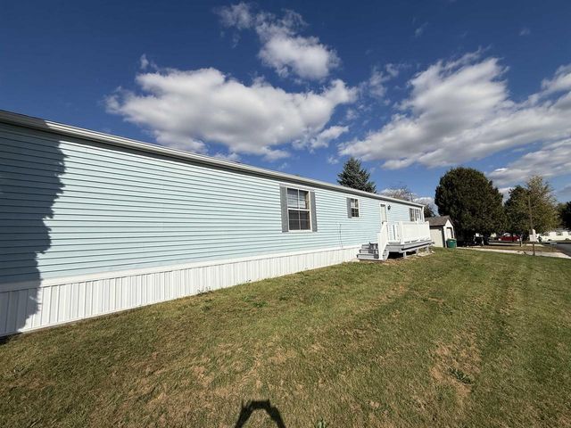 W210N11631 Pinecrest Lane, Germantown, WI 53022