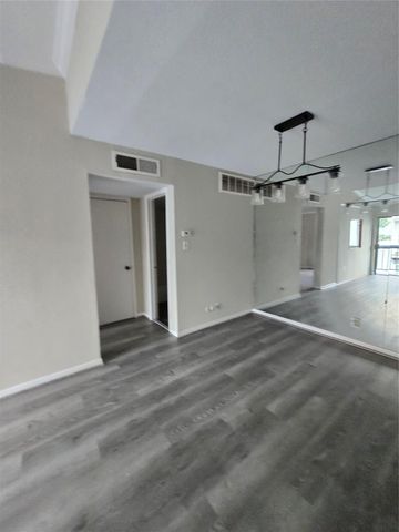 9550 Deering Drive 408, Houston, TX 77036