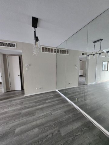 9550 Deering Drive 408, Houston, TX 77036