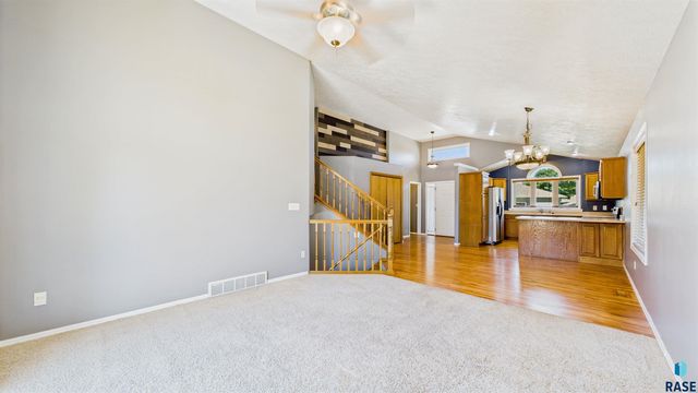 7112 S Mogen Ave, Sioux Falls, SD 57108