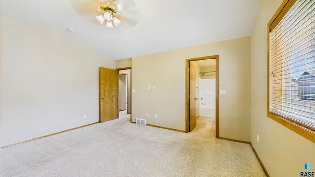 7112 S Mogen Ave, Sioux Falls, SD 57108