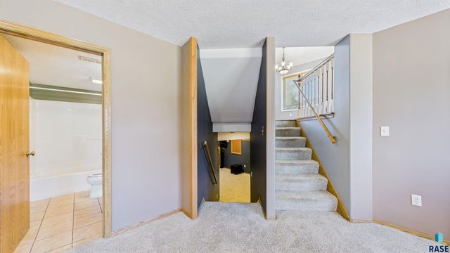 7112 S Mogen Ave, Sioux Falls, SD 57108
