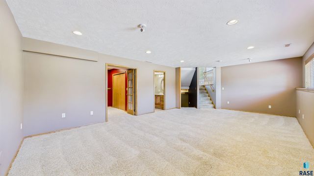7112 S Mogen Ave, Sioux Falls, SD 57108