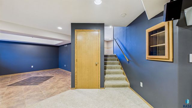 7112 S Mogen Ave, Sioux Falls, SD 57108
