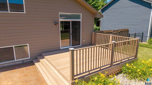 7112 S Mogen Ave, Sioux Falls, SD 57108