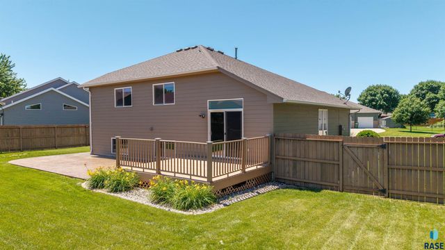 7112 S Mogen Ave, Sioux Falls, SD 57108