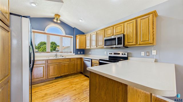 7112 S Mogen Ave, Sioux Falls, SD 57108