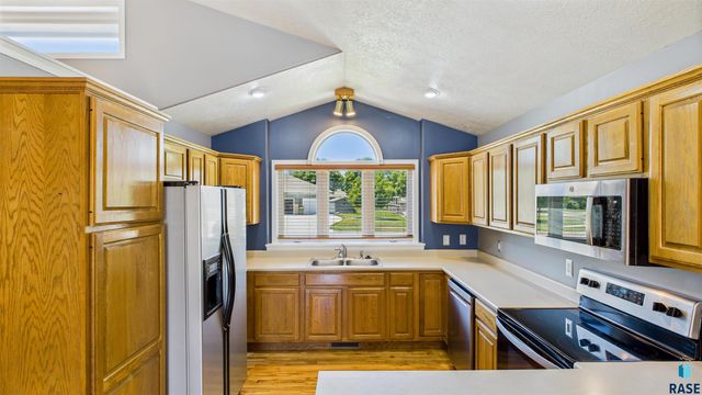 7112 S Mogen Ave, Sioux Falls, SD 57108