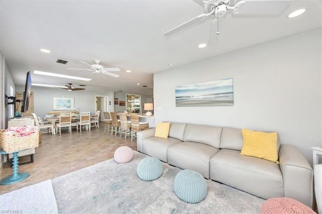 507 99th AVE N, Naples, FL 34108