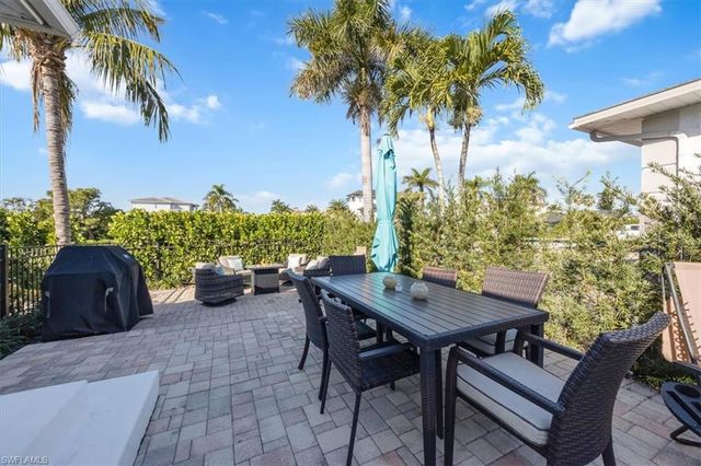 507 99th AVE N, Naples, FL 34108