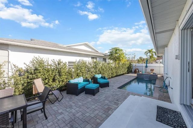 507 99th AVE N, Naples, FL 34108